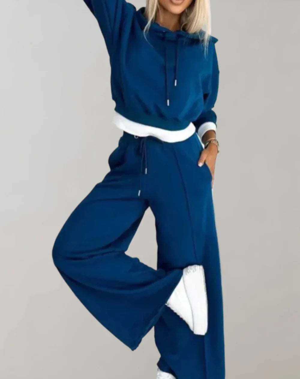 Women's 2-Piece Tracksuit Set – Cropped Hoodie, Casual & Stylish